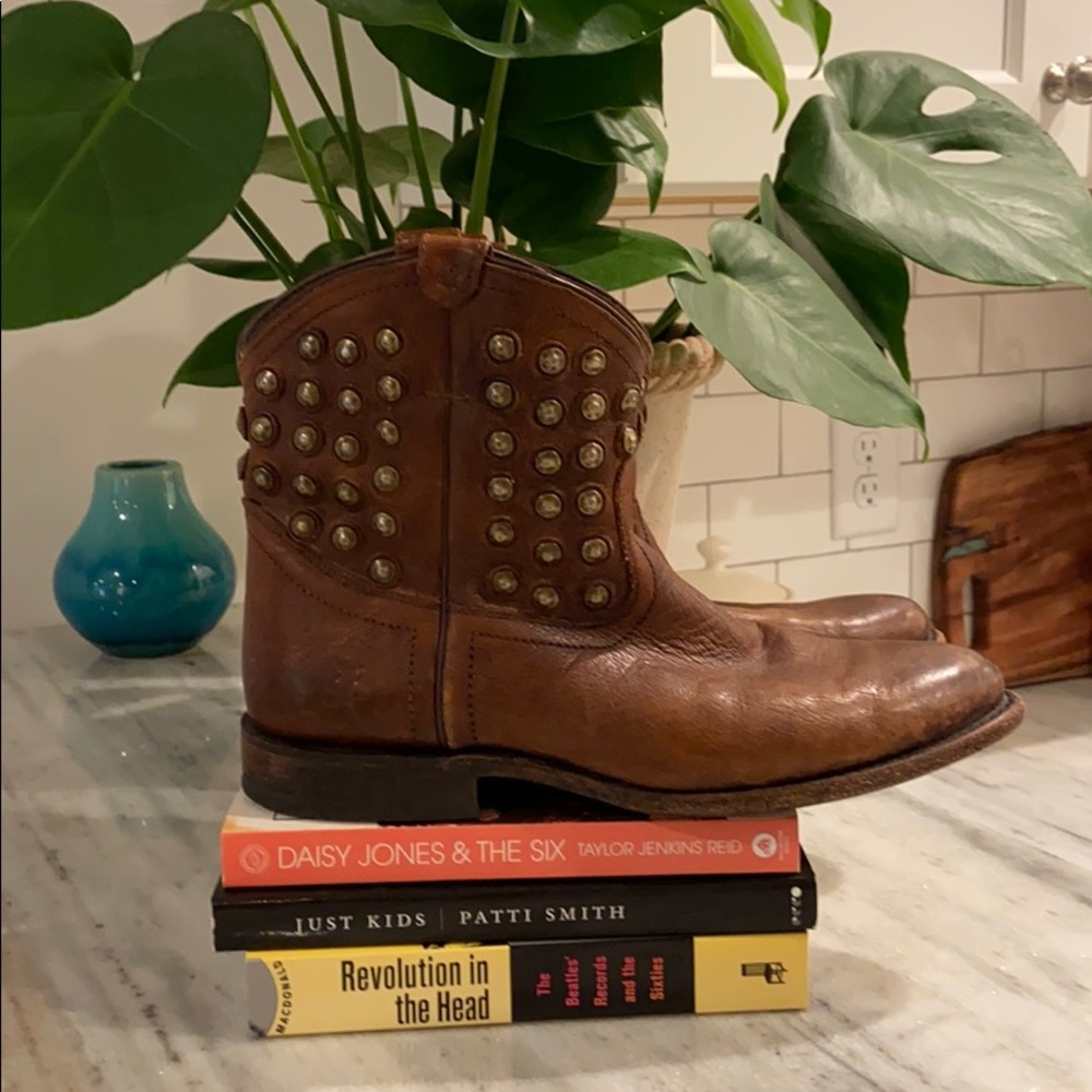 Frye Studded Wyatt Ankle Boots Size 9